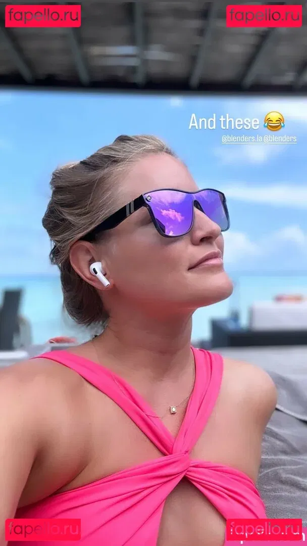 iJustine Onlyfans Photo Gallery 