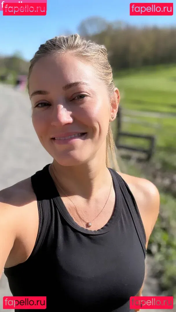 iJustine Onlyfans Photo Gallery 