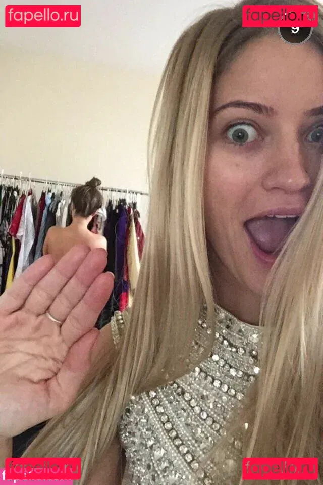 iJustine Onlyfans Photo Gallery 