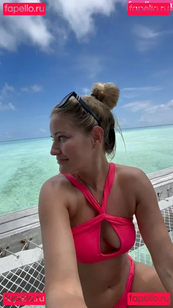 iJustine Onlyfans Photo Gallery 