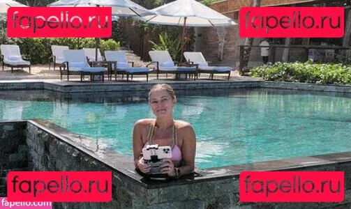 iJustine Onlyfans Photo Gallery 