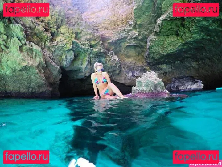 iJustine Onlyfans Photo Gallery 