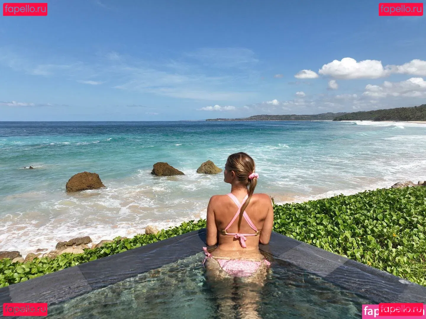 iJustine Onlyfans Photo Gallery 