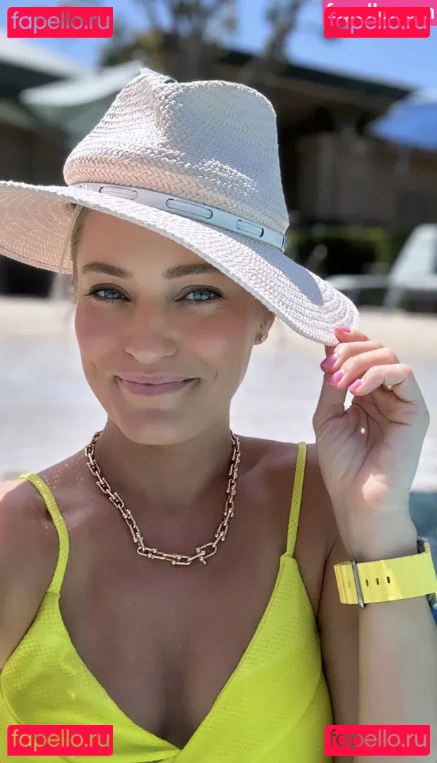 iJustine Onlyfans Photo Gallery 