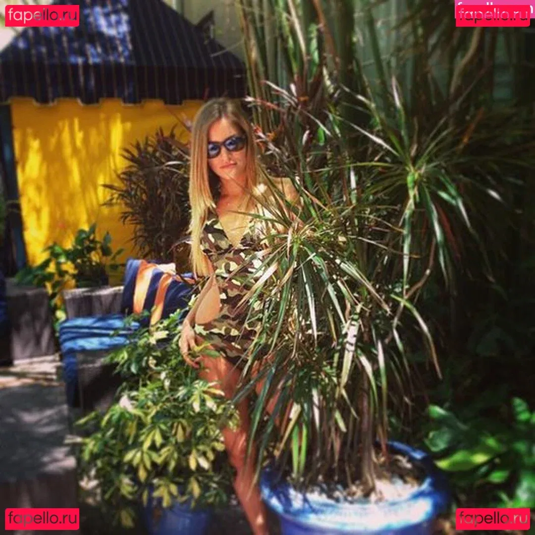 iJustine Onlyfans Photo Gallery 