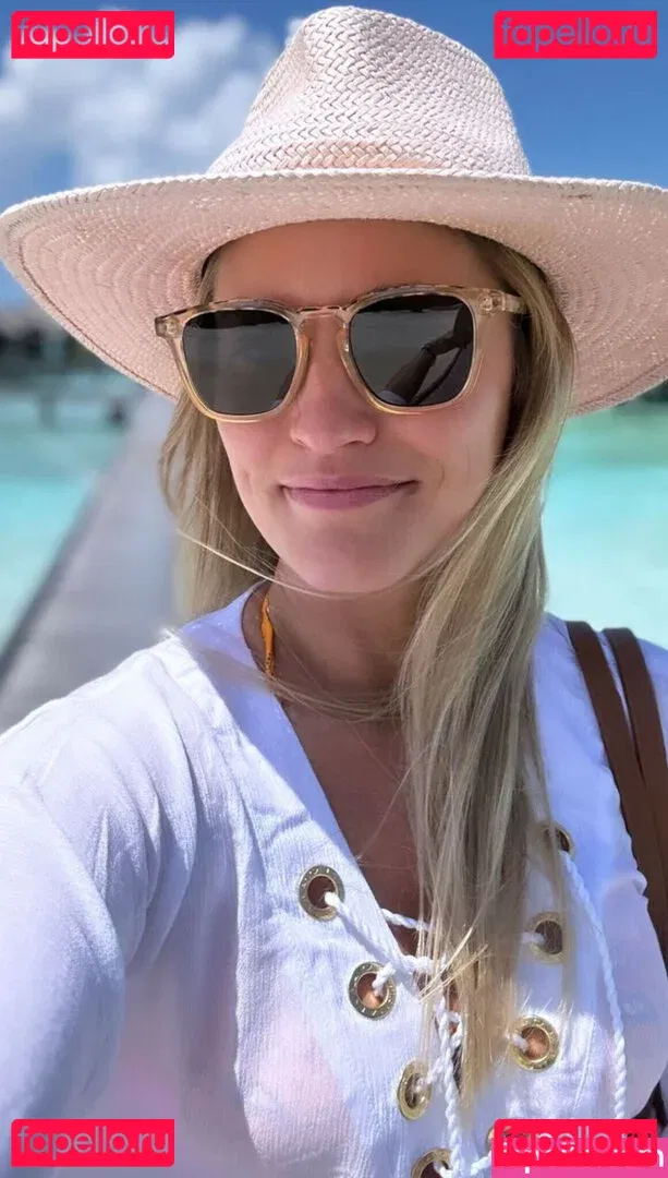 iJustine Onlyfans Photo Gallery 