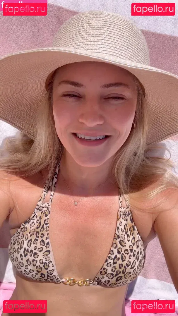 iJustine Onlyfans Photo Gallery 