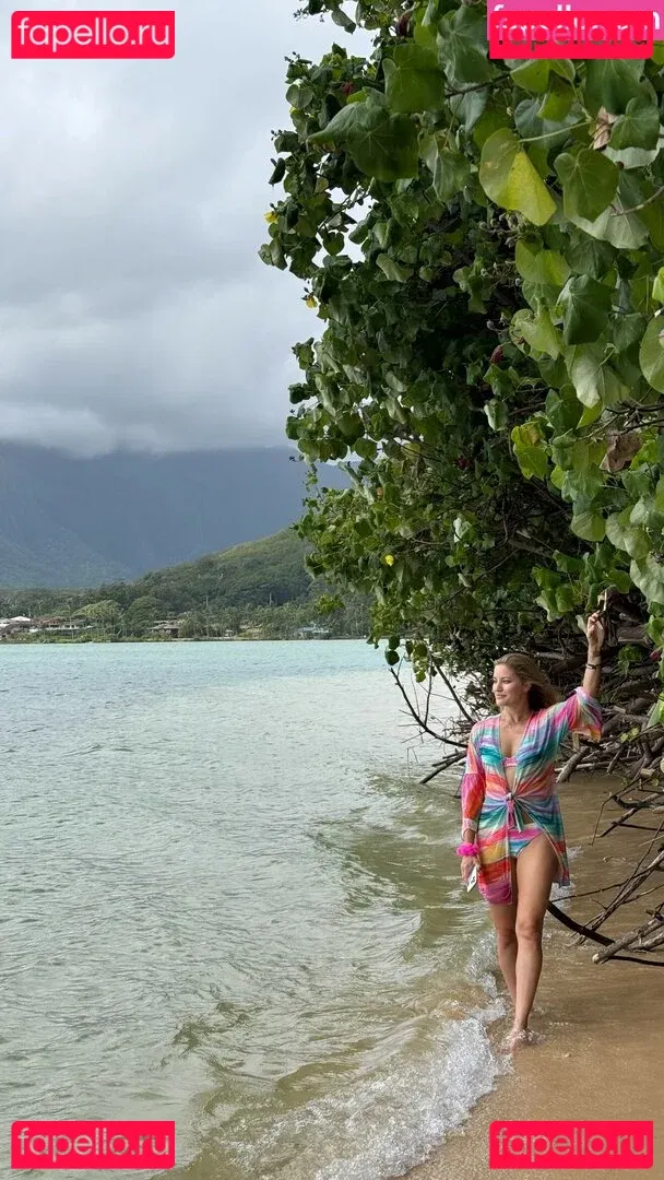 iJustine Onlyfans Photo Gallery 