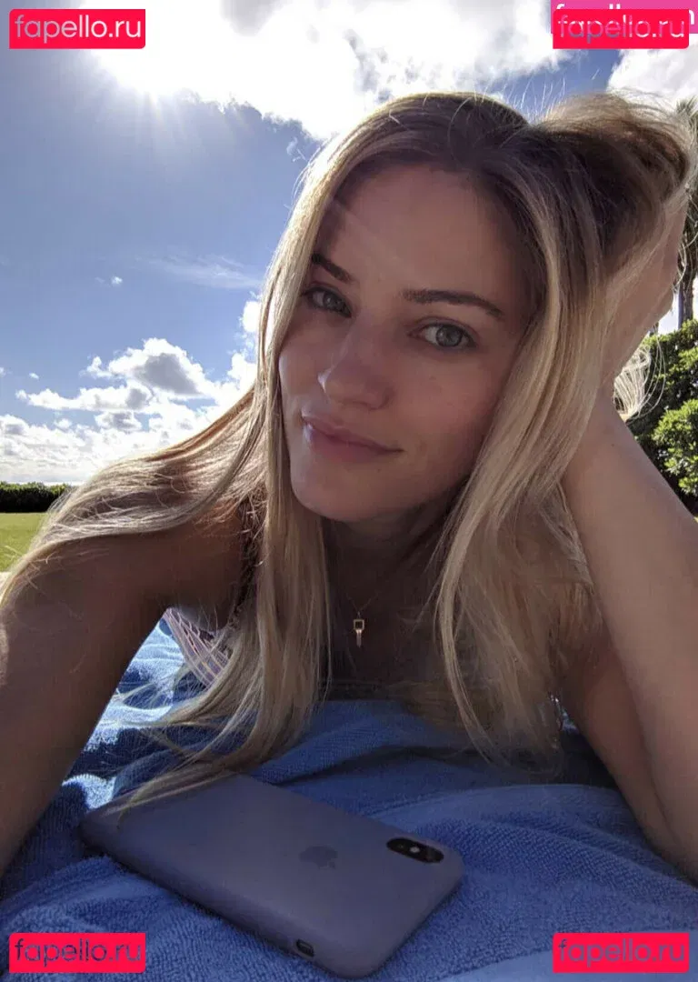 iJustine Onlyfans Photo Gallery 