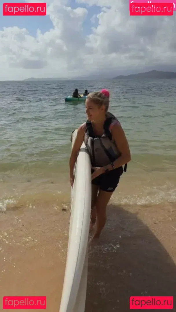 iJustine Onlyfans Photo Gallery 