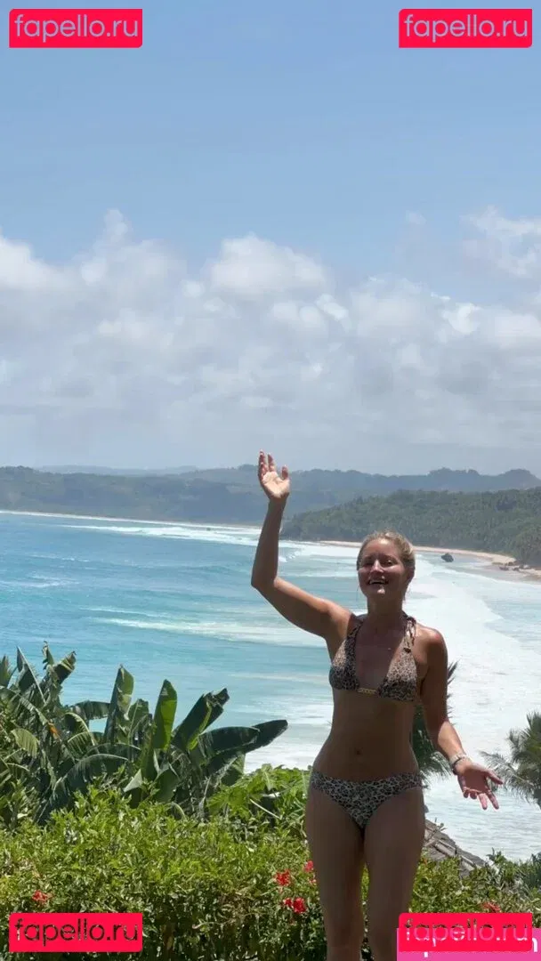 iJustine Onlyfans Photo Gallery 