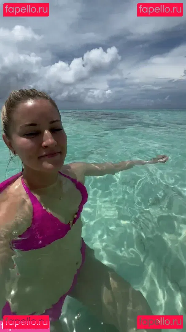 iJustine Onlyfans Photo Gallery 