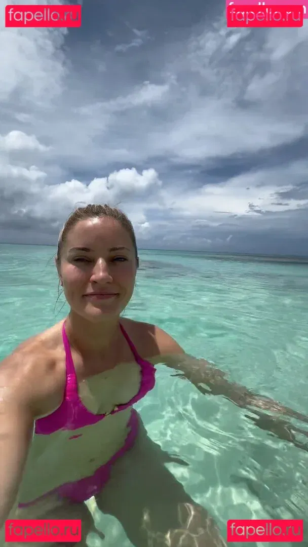 iJustine Onlyfans Photo Gallery 