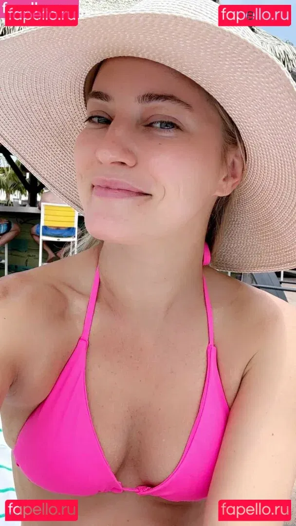 iJustine Onlyfans Photo Gallery 