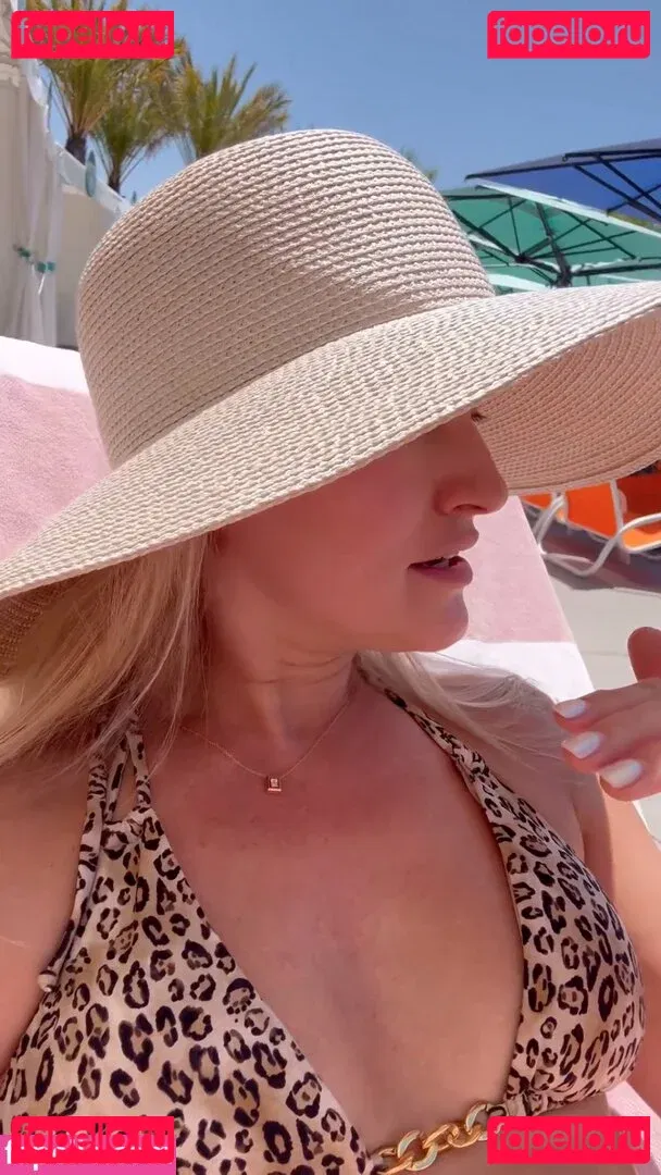 iJustine Onlyfans Photo Gallery 