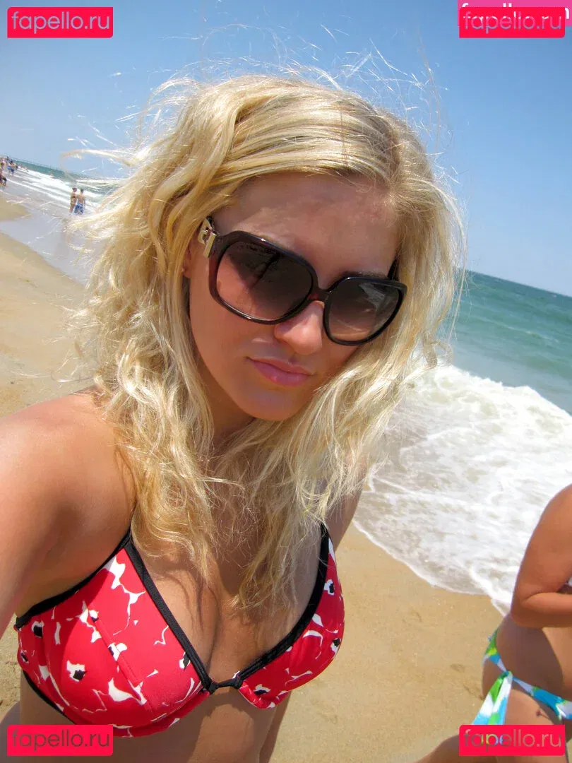 iJustine Onlyfans Photo Gallery 