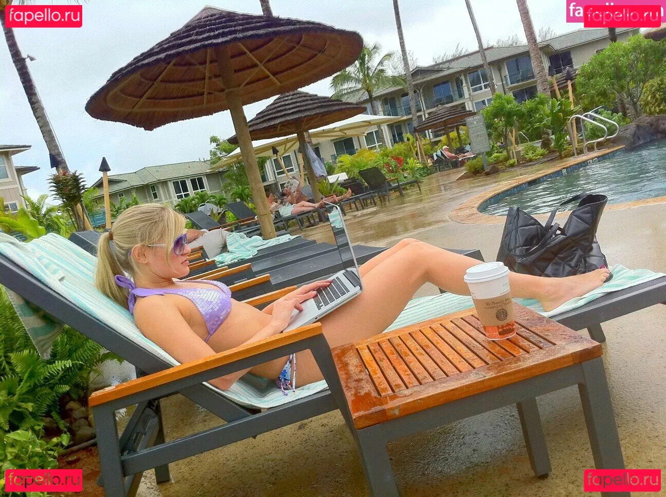 iJustine Onlyfans Photo Gallery 