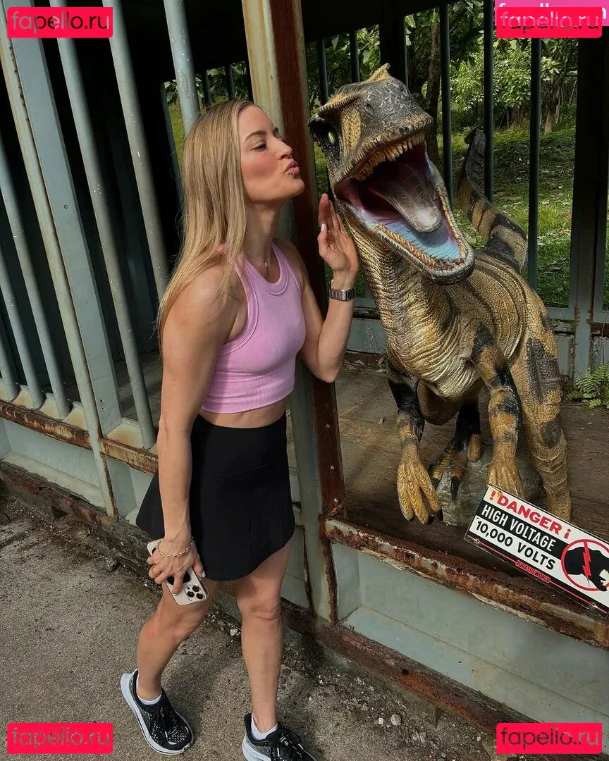 iJustine Onlyfans Photo Gallery 