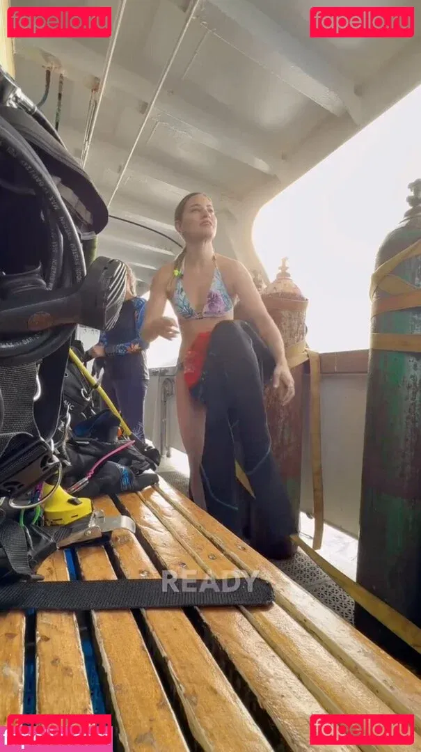 iJustine Onlyfans Photo Gallery 