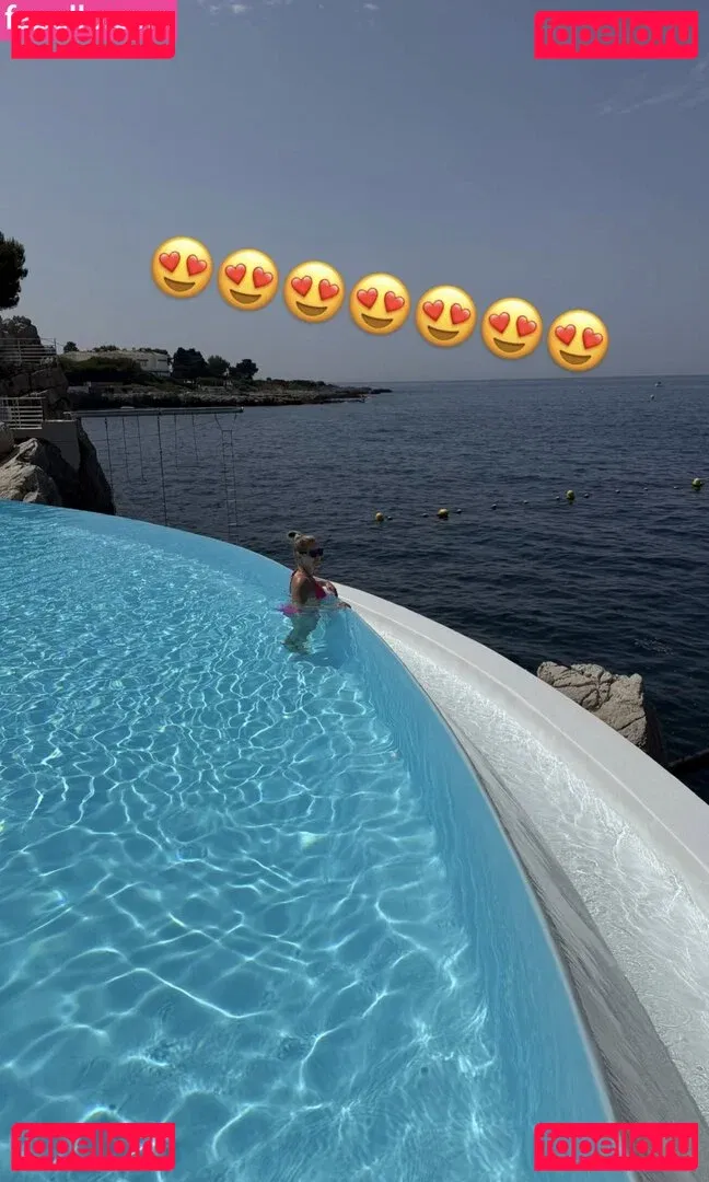 iJustine Onlyfans Photo Gallery 