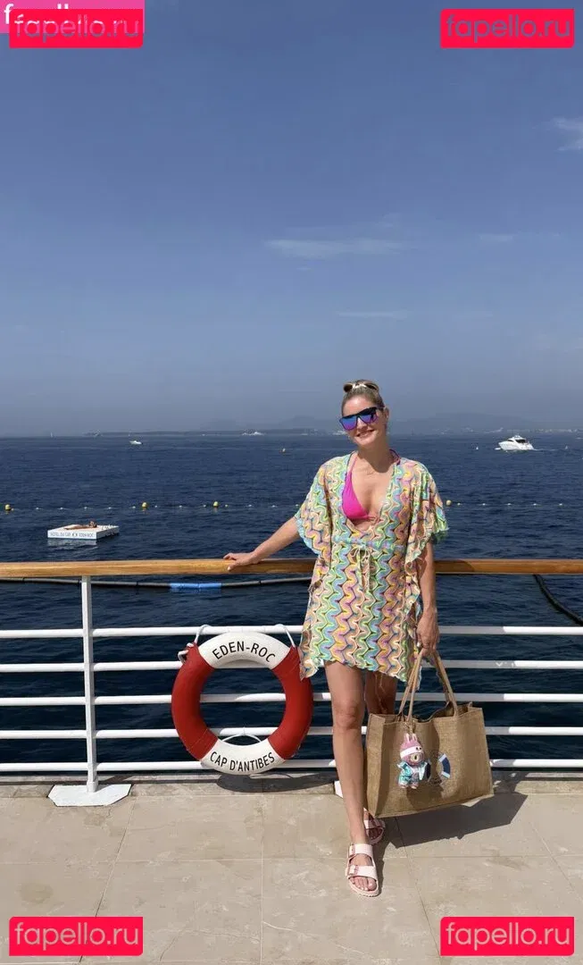 iJustine Onlyfans Photo Gallery 