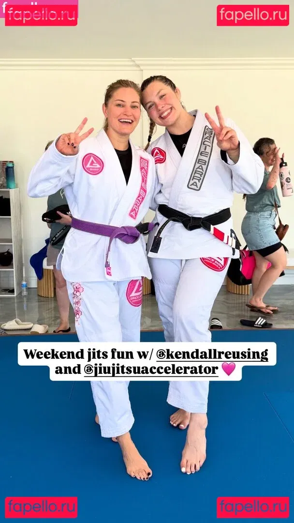 iJustine Onlyfans Photo Gallery 