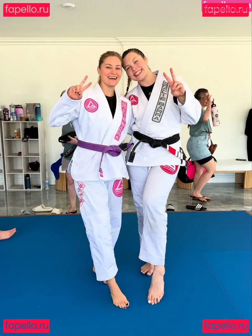 iJustine Onlyfans Photo Gallery 