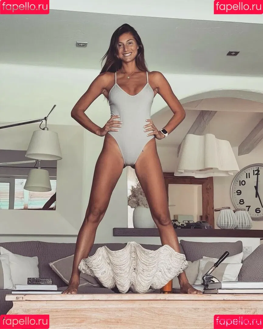 Corinna Dentoni Onlyfans Photo Gallery 