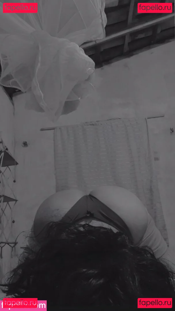 Lana Santhos Onlyfans Photo Gallery 