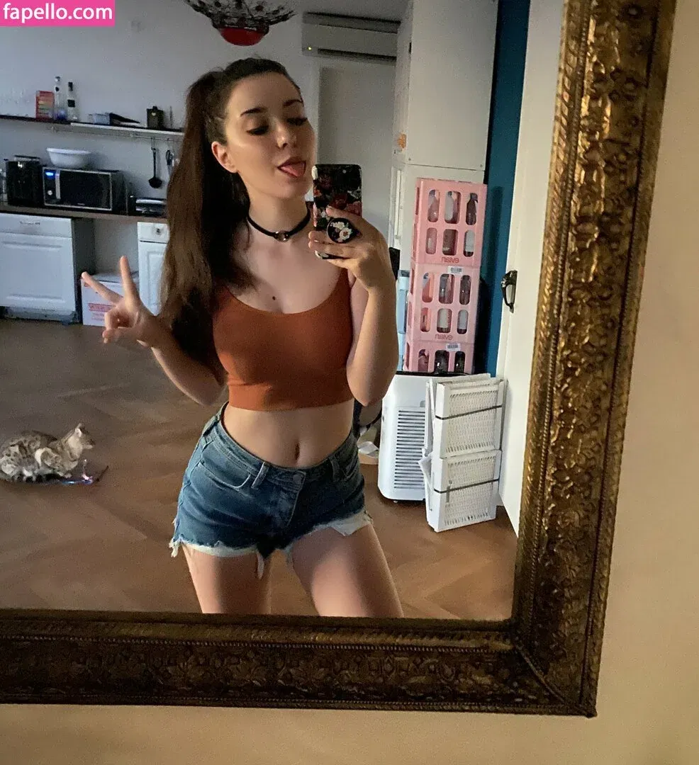 Anni The Duck Onlyfans Photo Gallery 