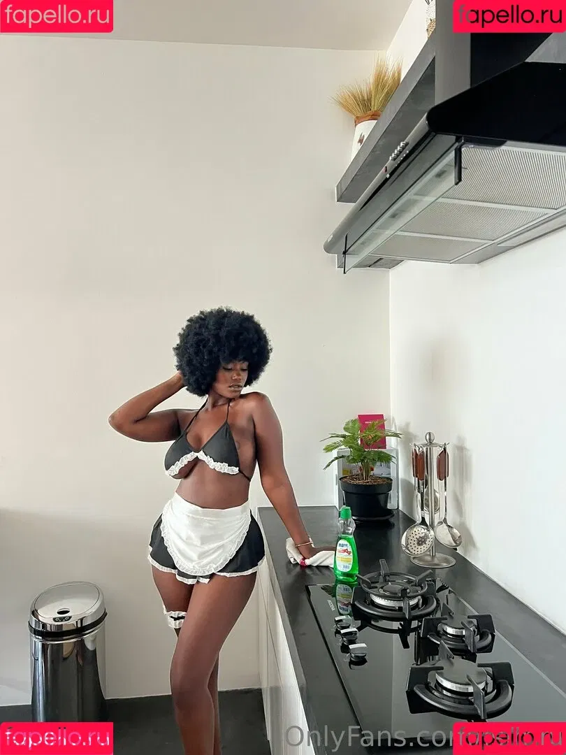 Isimbi Onlyfans Photo Gallery 