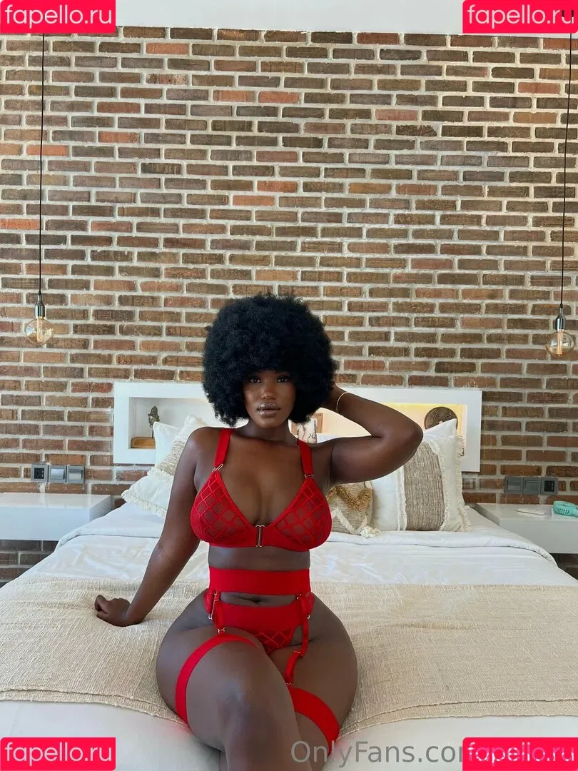 Isimbi Onlyfans Photo Gallery 