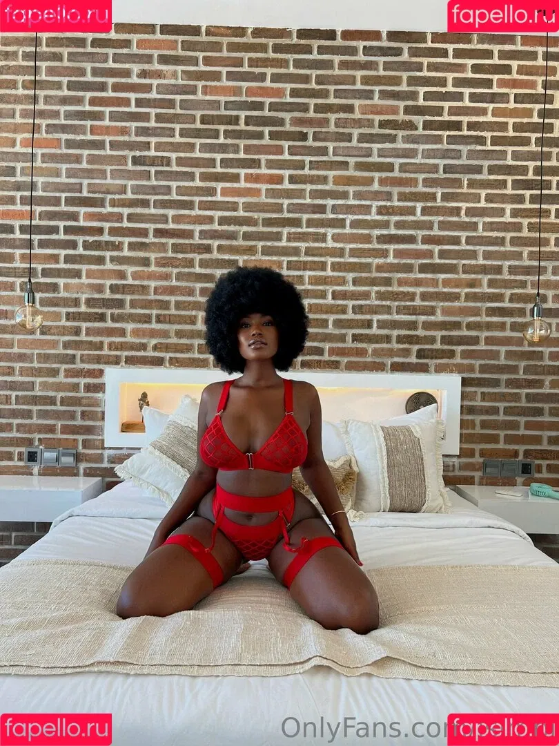 Isimbi Onlyfans Photo Gallery 