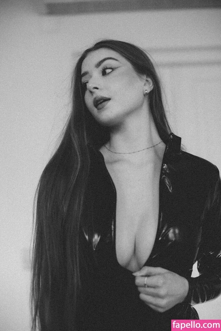 Amelia Korczak Onlyfans Photo Gallery 