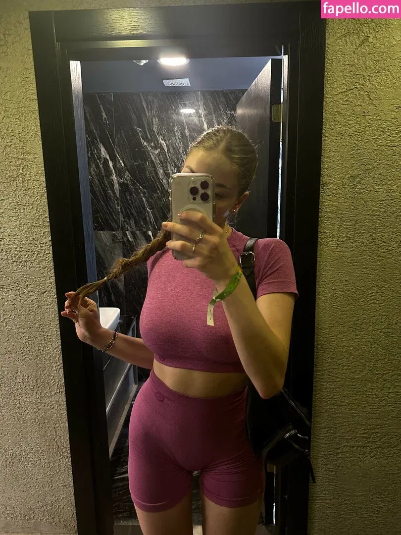 Amelia Korczak Onlyfans Photo Gallery 