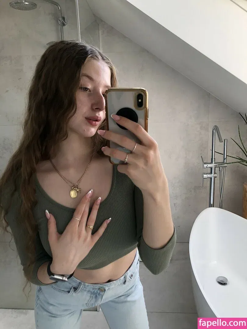 Amelia Korczak Onlyfans Photo Gallery 