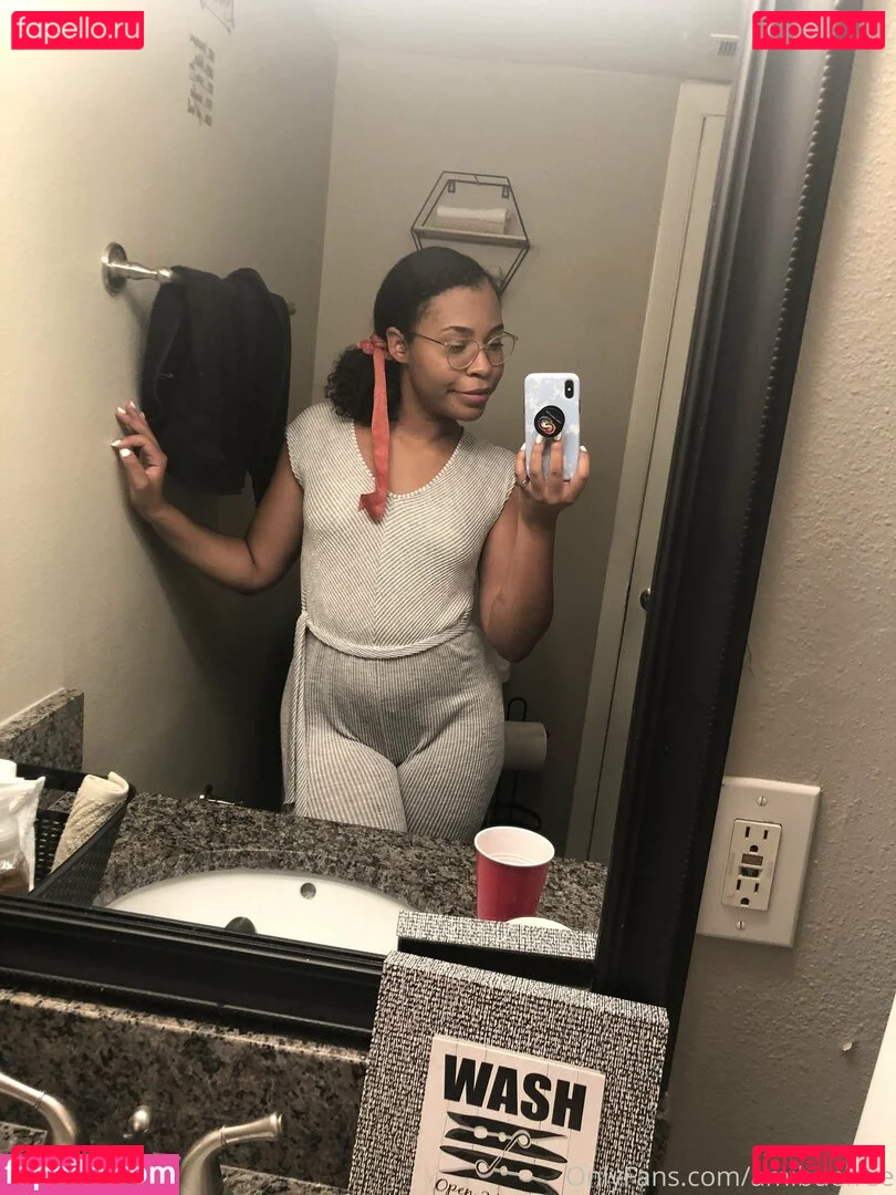 amibuefree Onlyfans Photo Gallery 