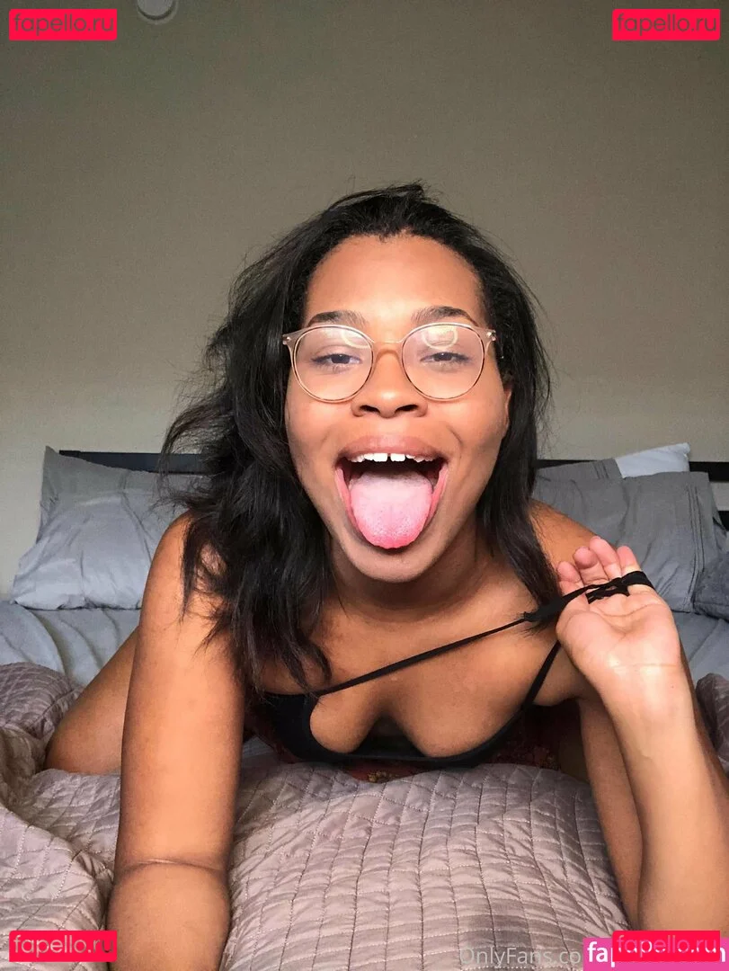 amibuefree Onlyfans Photo Gallery 