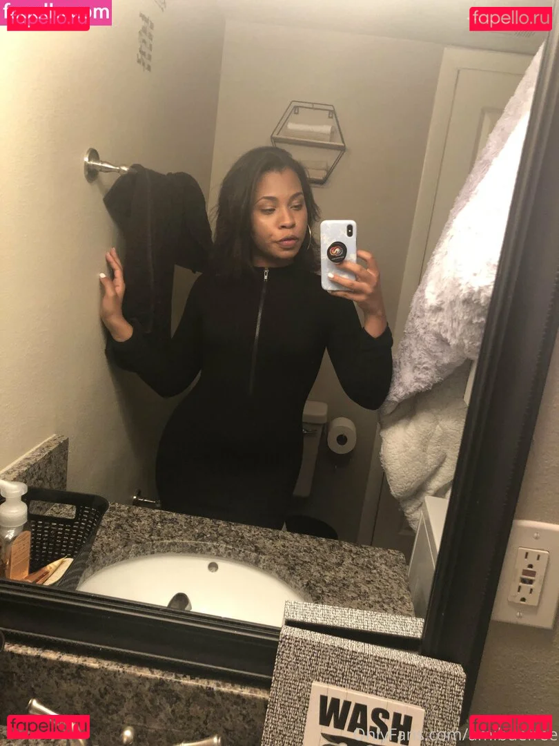 amibuefree Onlyfans Photo Gallery 