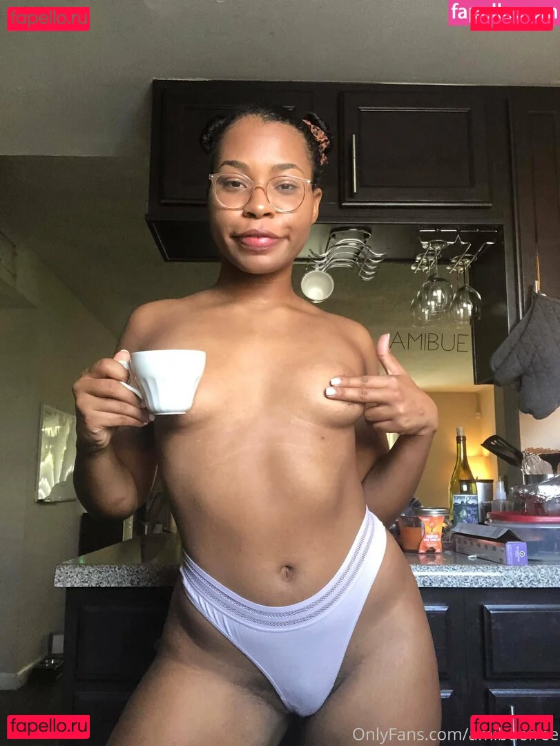 amibuefree Onlyfans Photo Gallery 