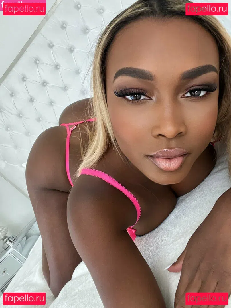 zenyogababevip Onlyfans Photo Gallery 