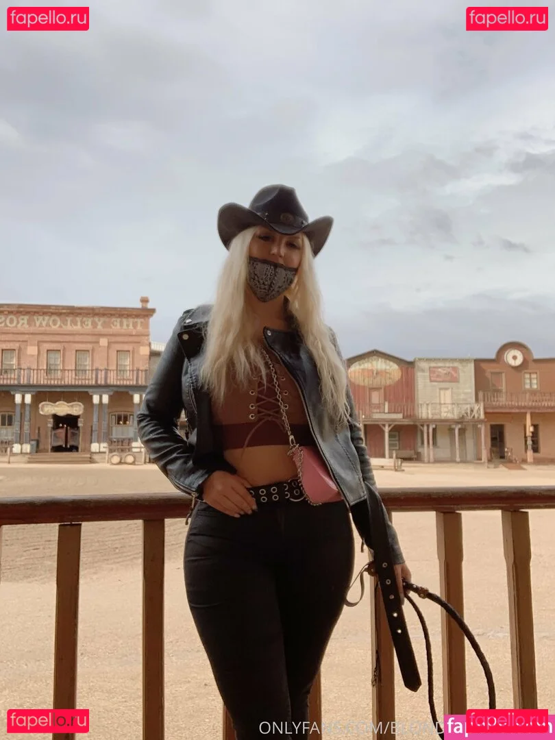 blondiefesser Onlyfans Photo Gallery 