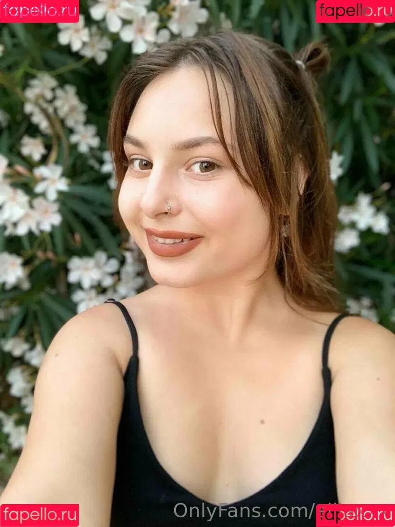aliiaxxx Onlyfans Photo Gallery 