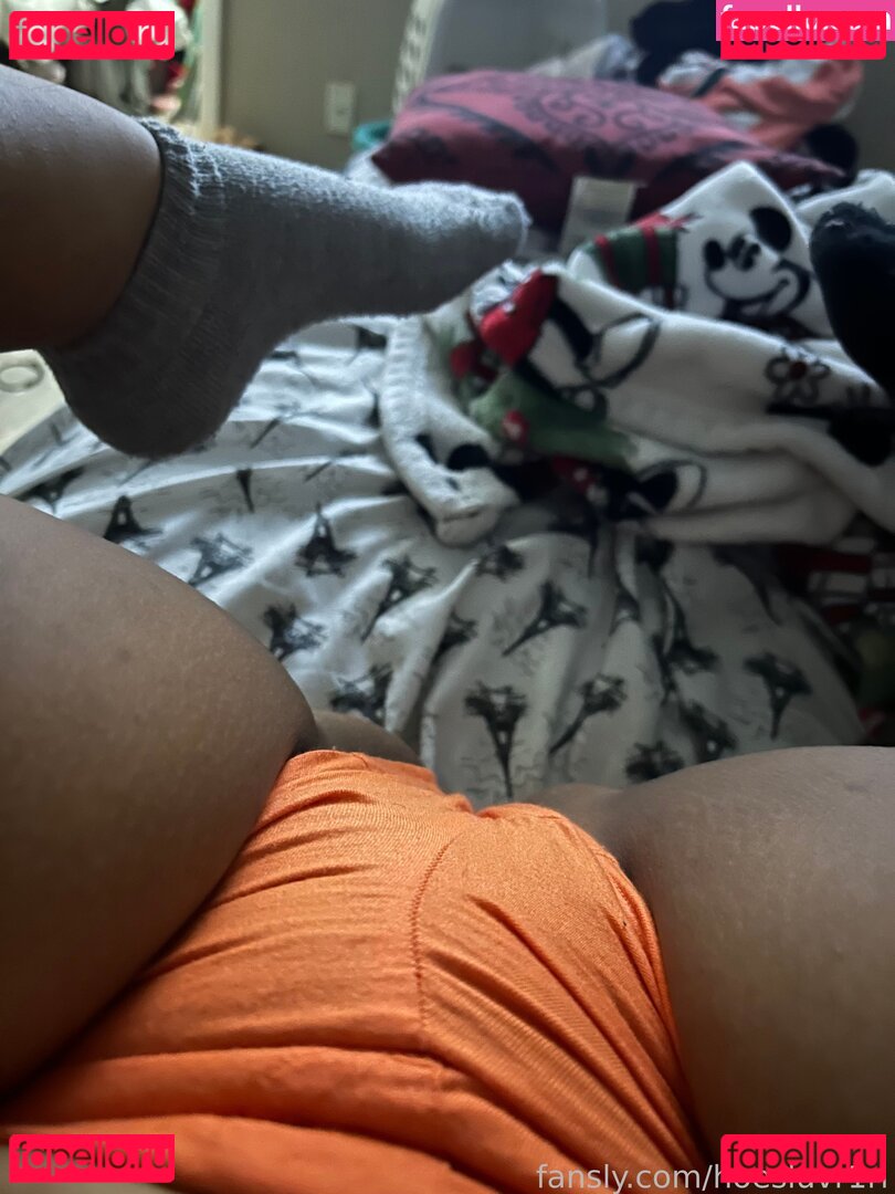 hoesluvr1ri Nude Onlyfans Photo 3