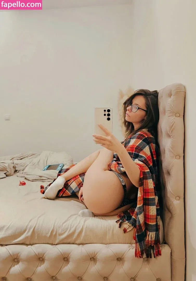 zelenaya_zlaya Onlyfans Photo Gallery 