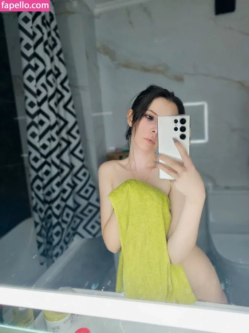 zelenaya_zlaya Onlyfans Photo Gallery 