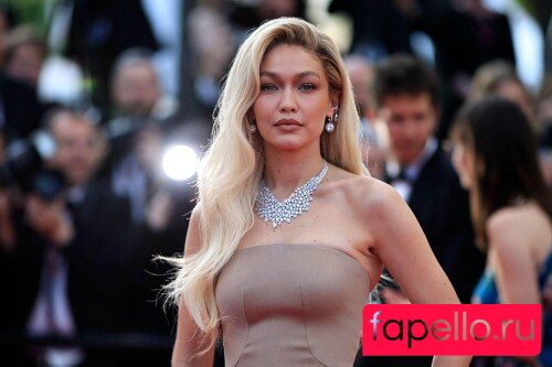 Gigi Hadid Nude Onlyfans Photo 112