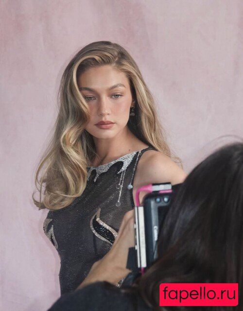 Gigi Hadid Nude Onlyfans Photo 23