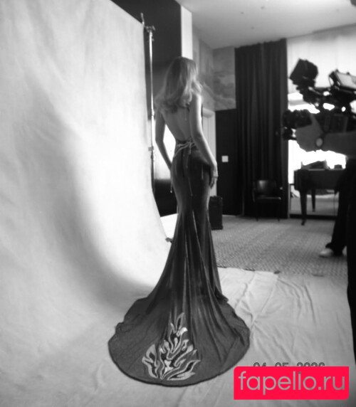 Gigi Hadid Nude Onlyfans Photo 15