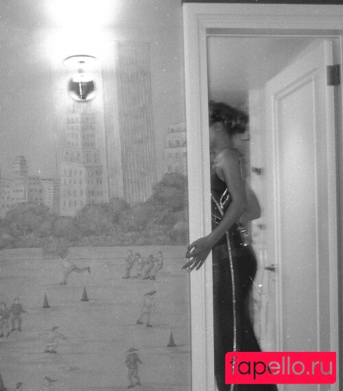 Gigi Hadid Nude Onlyfans Photo 14